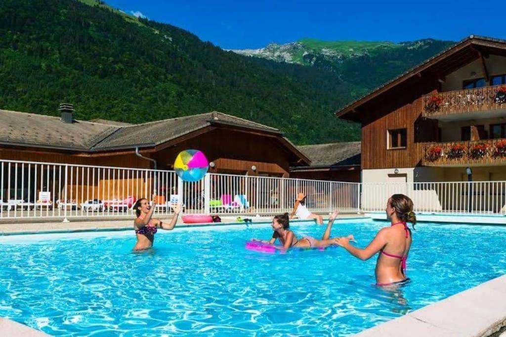Bel Appartement En Residence Avec Piscines Samoens Exterior photo